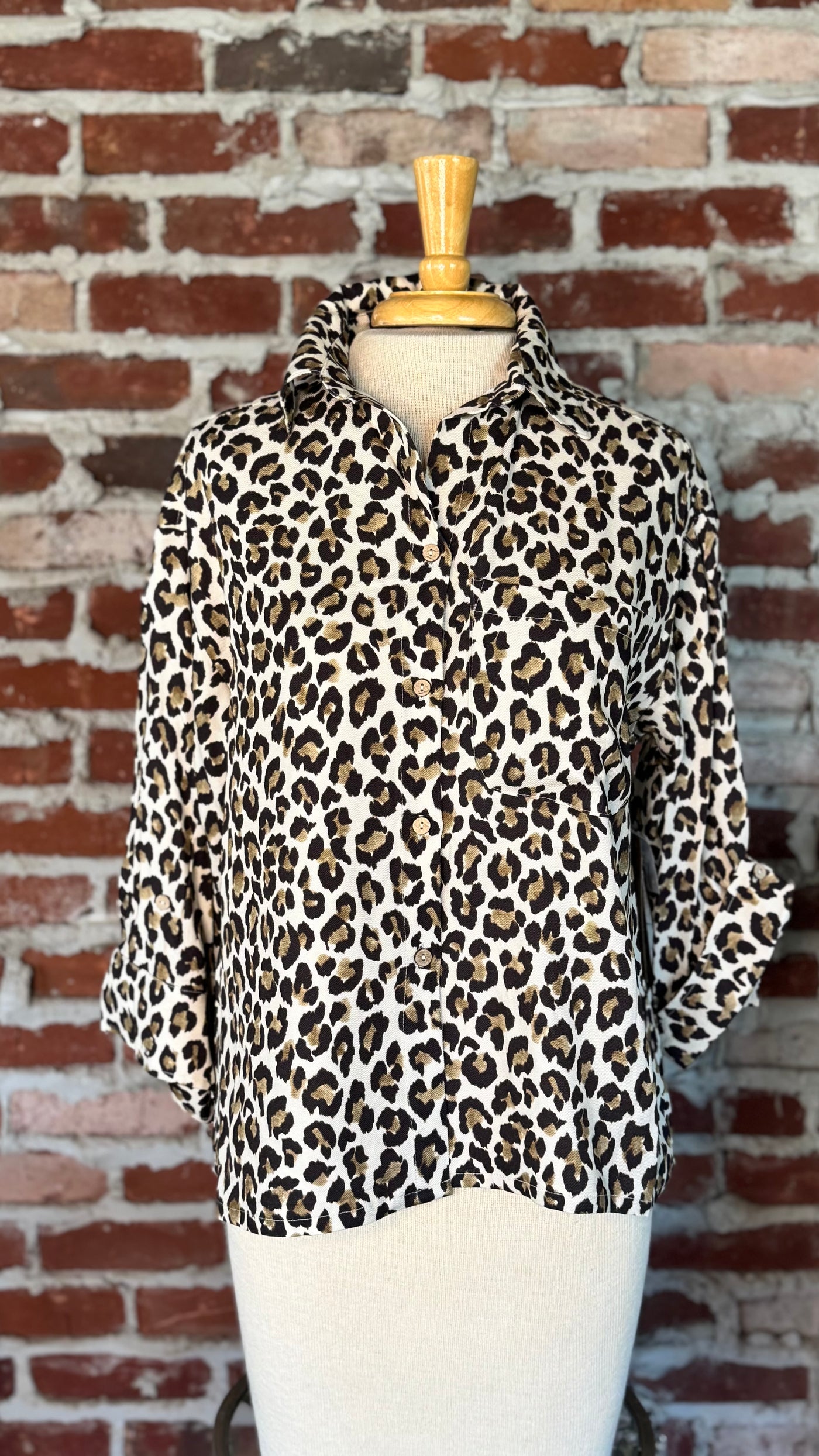 ANIMAL PRINT BOXY BUTTON UP SHIRT