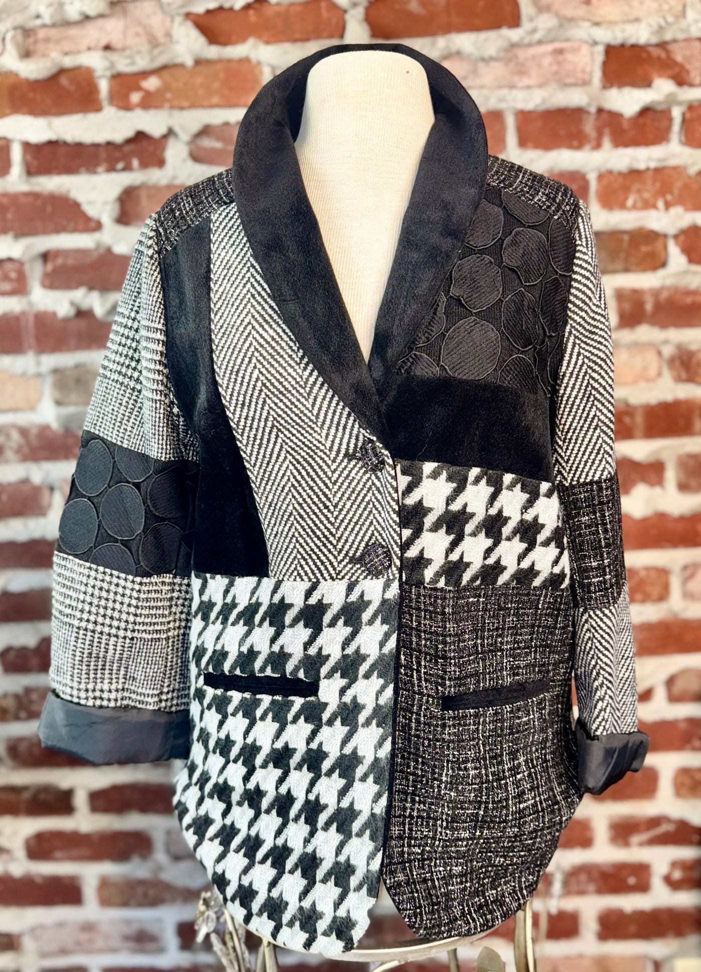 MULTI MEDIA BTTN FRNT JKT