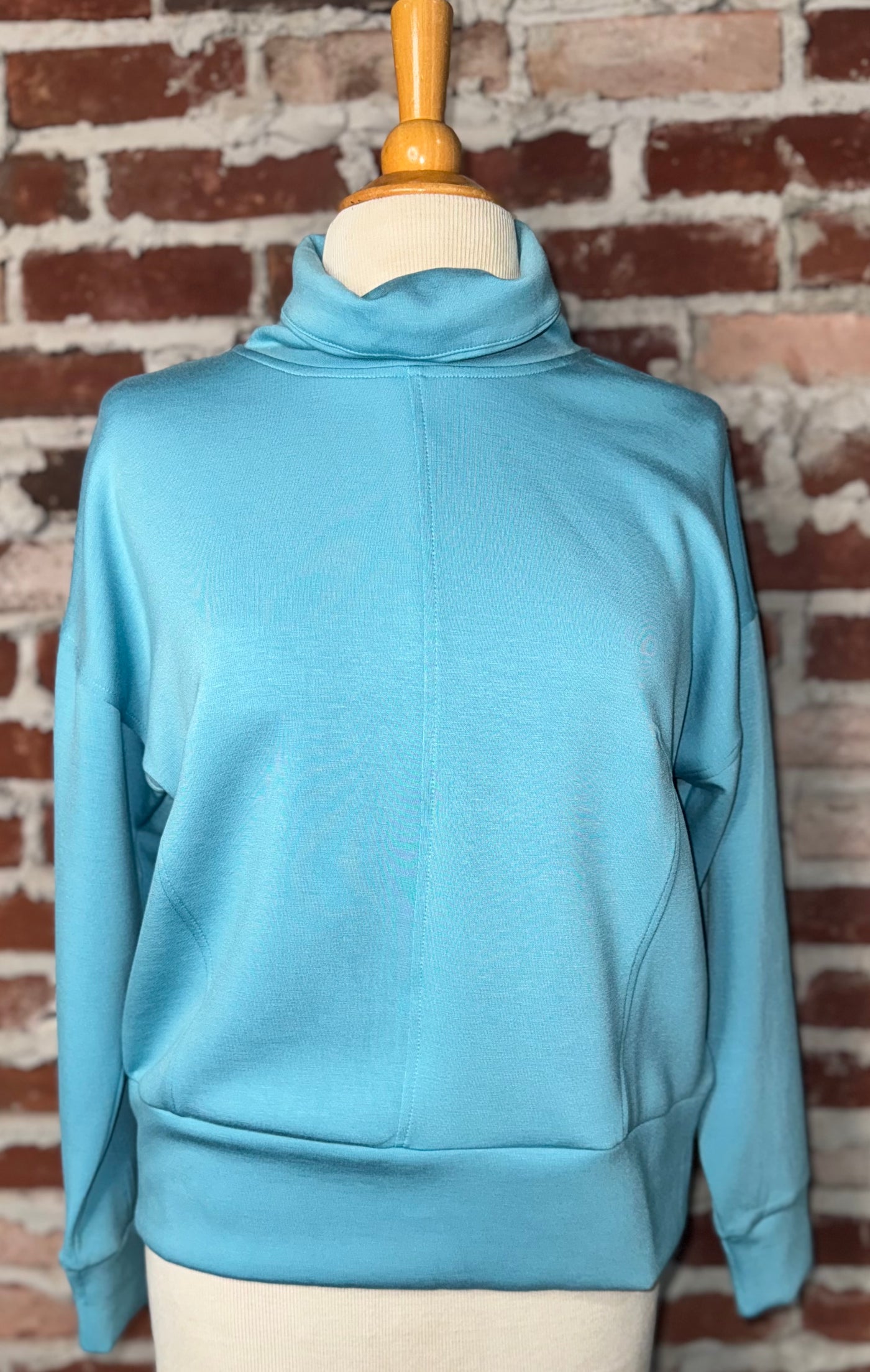 L/S FUNNEL NECK TOP