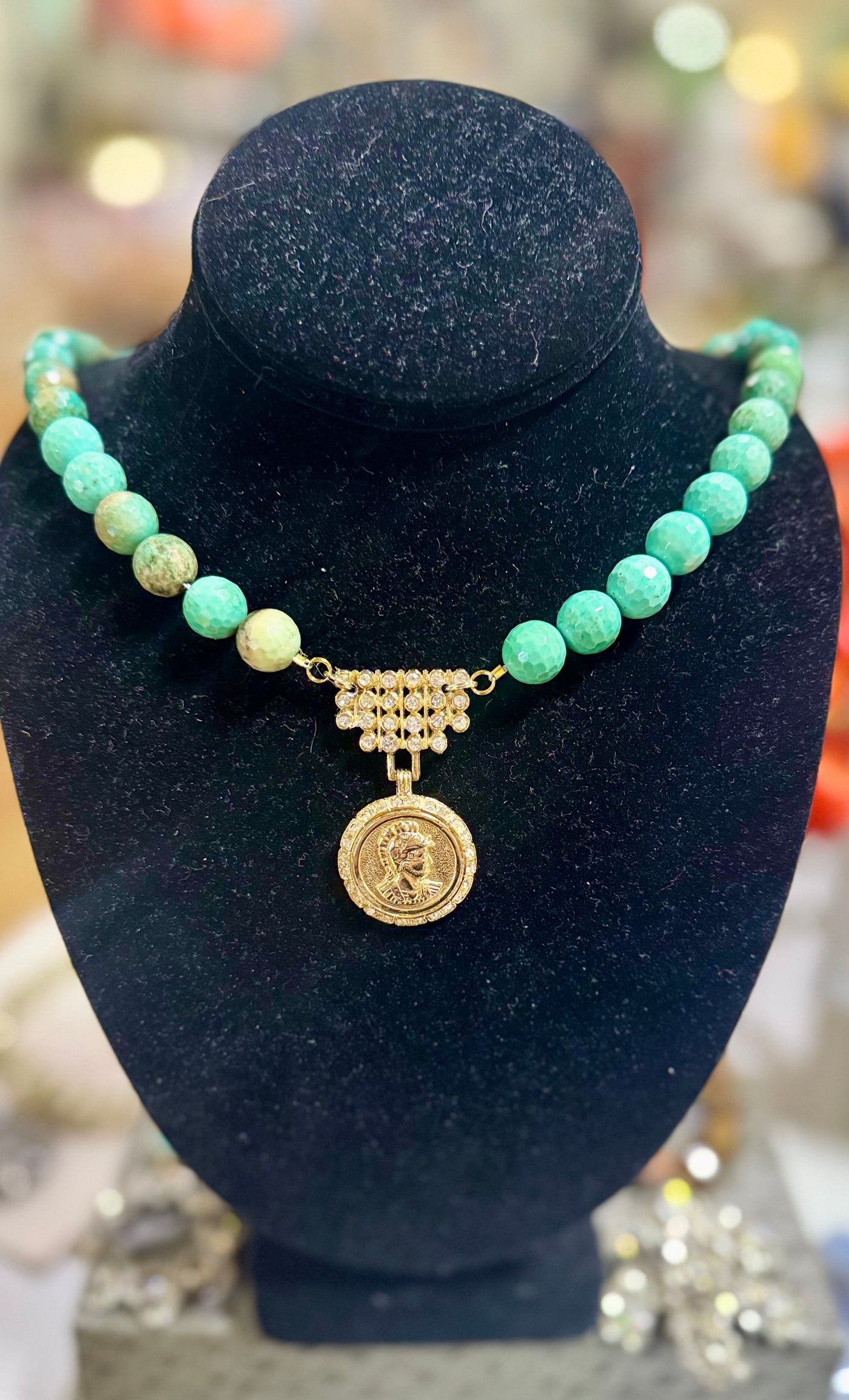 1960s coin medallion brooch PA estate/Chrysoprase GA collector Bd935