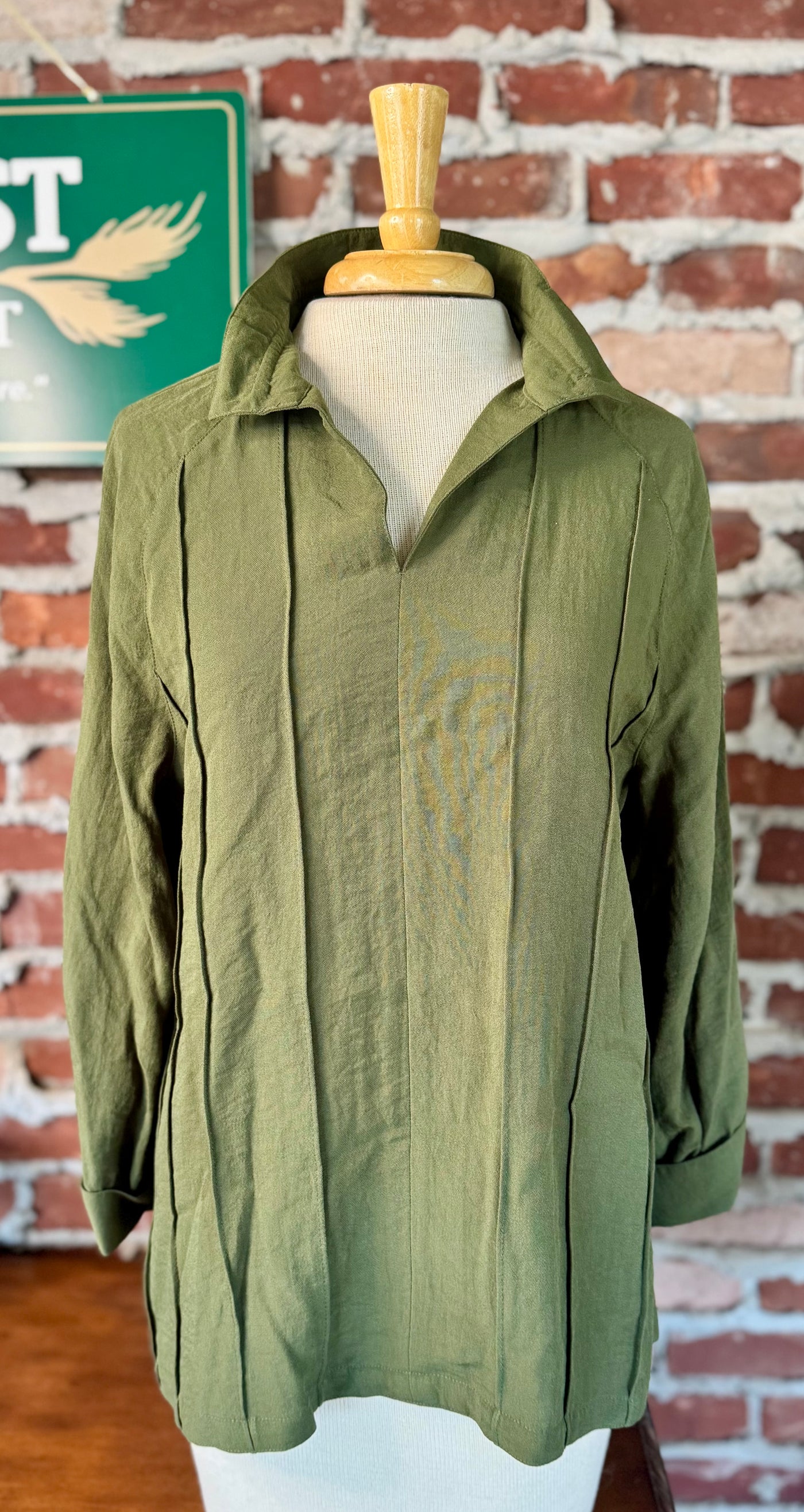 SPLIT NK WIRE COLLAR TOP