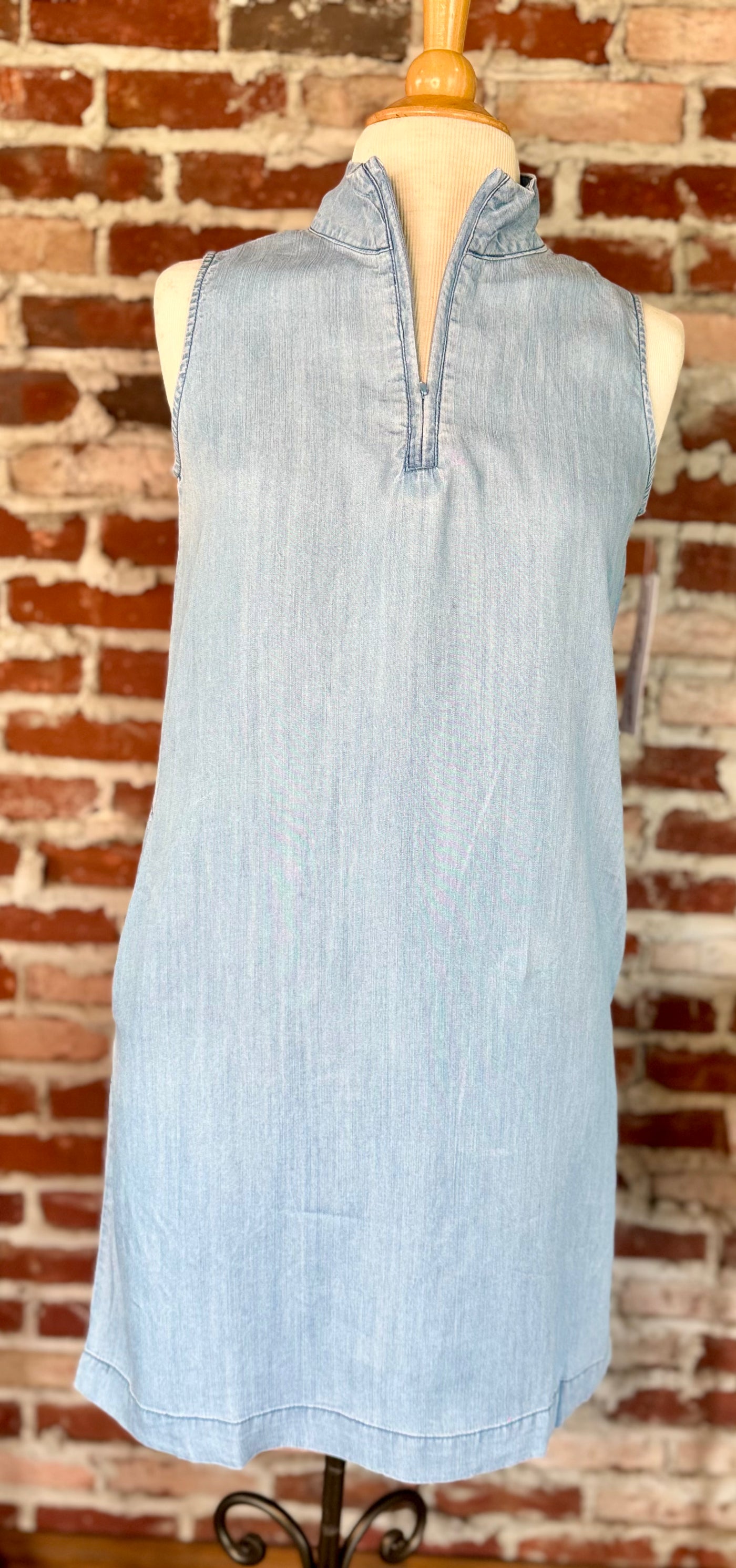 SLVLESS ZIP UP DRESS