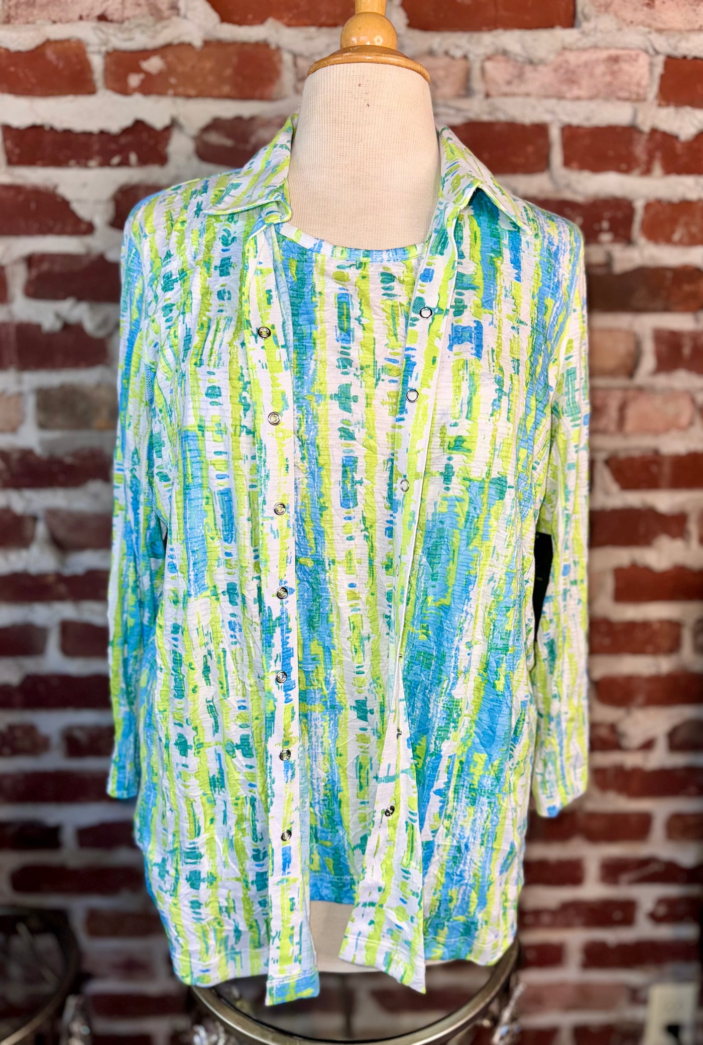 WOVEN BUTTON FRONT BLOUSE