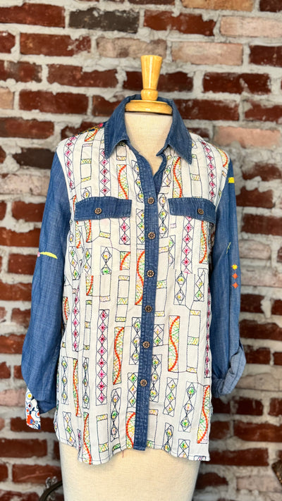 EMB BTTN FRT TOP W/FLAP PKTS