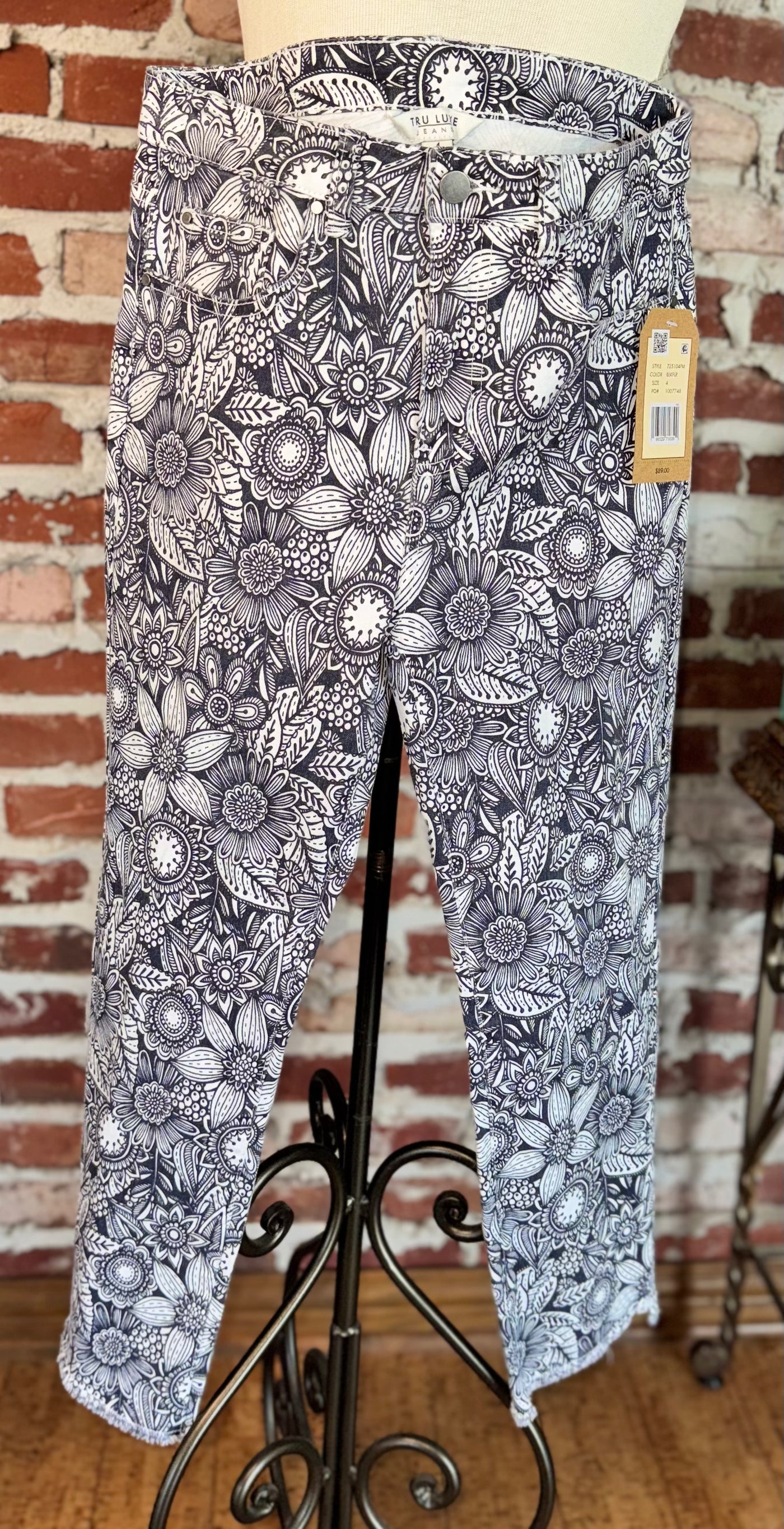 ASYMMETRICAL PRINTED CROP