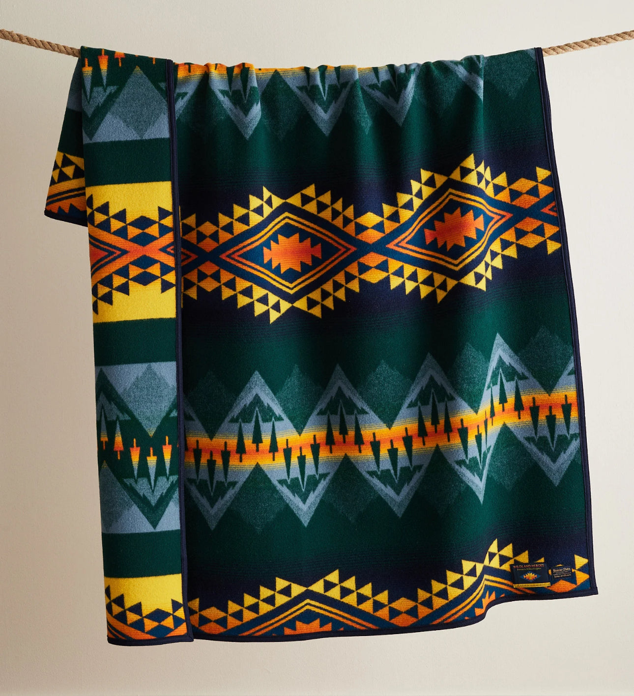 WILD LAND HEROS BLANKET/ROBE