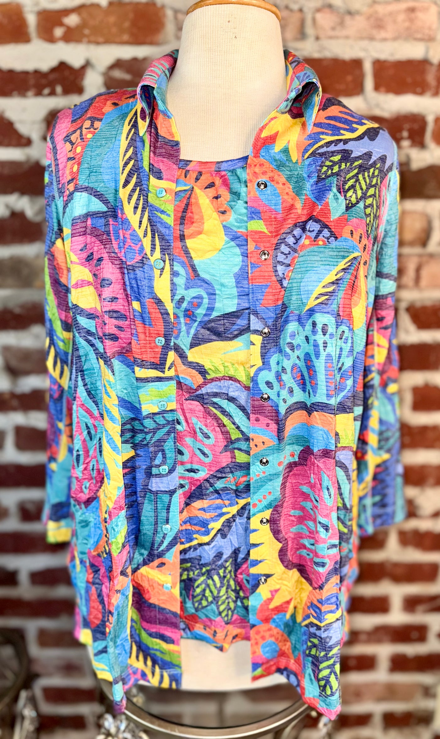 WOVEN BUTTON FRONT BLOUSE